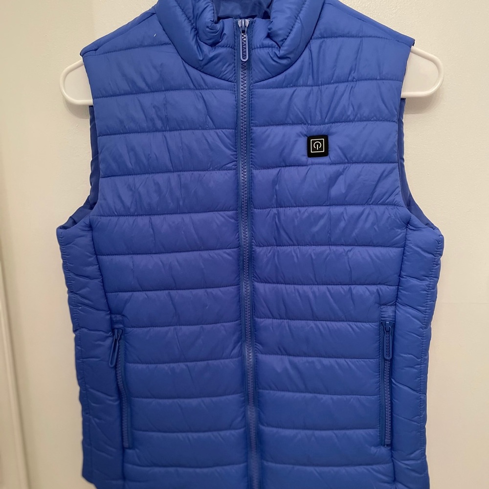 Vest with electronic charging capabilities